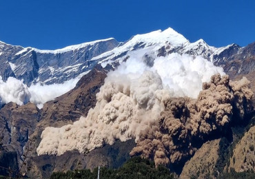 मुस्ताङमा फेरि हिमपहिरो, १५ चौँरी मरे